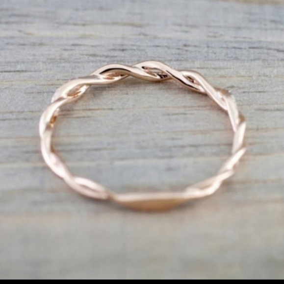 18 K Rose Gold Plated Ring with Lab Created/Simulated Diamonds Size 8 NWOT - Picture 3 of 6